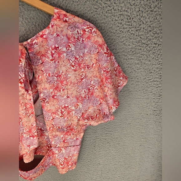 Astr The Label Womens Crop Top Sz M Tie Back Rich Satin All Over Pink Floral - Picture 8 of 10